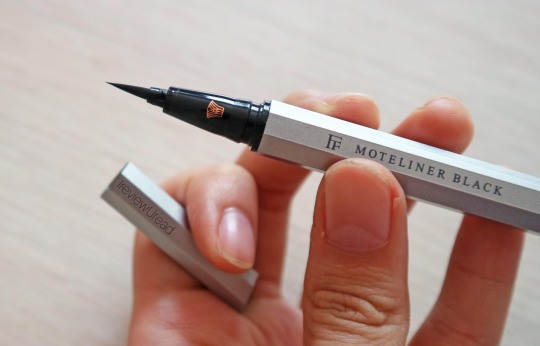 Flowfushi MOTE LINER: Eyeliner Inovatif untuk Tampilan Mata Sempurna